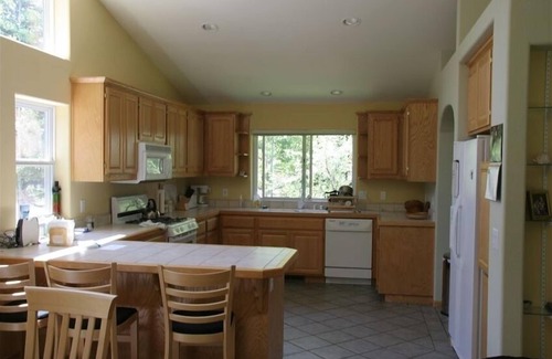 North Upper Truckee House | Light filled Mountain Retreat. nPermit# 074522