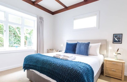 Remuera House | Light-filled Newly Renovated 3 Bedroom Villa in Remuera