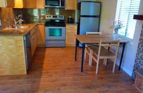 Lafayette House | Light Filled, Private Apartment in Lafayette