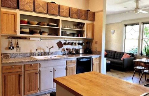 Emeryville House | Light-filled spacious home with lovely gardens