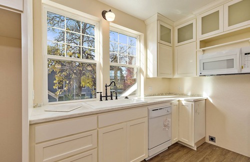 Historic Downtown District Apartment | Light-filled, upper story flat, walking distance to Oregon Shakespeare Festival