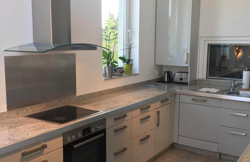 Bensberg Apartment | Light-flooded living room on 140 sqm in Bergisch Gladbach - Moitzfeld