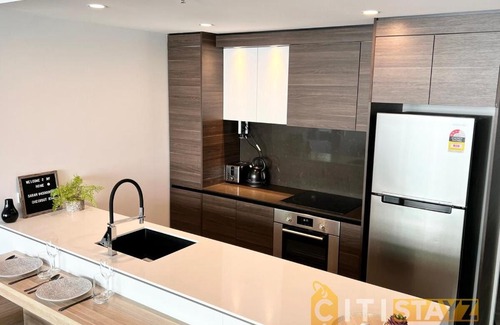 City East Apartment | Light & Lovely in Canberra's CBD - 1BR Apt w/Carsp