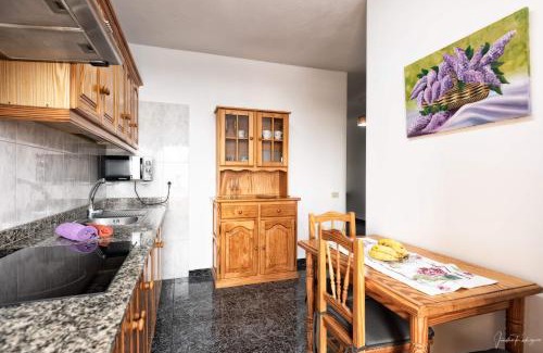 Callejones Apartment | Lightbooking Luymar 2 BR Villa de Mazo con piscina