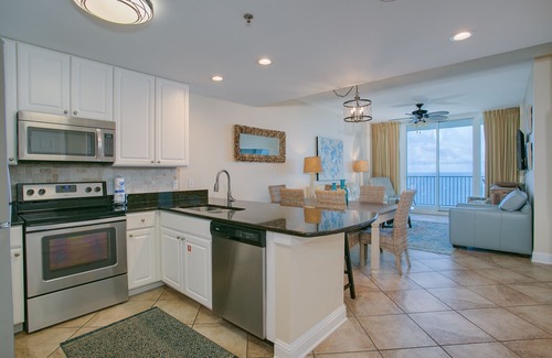 Gulf Shores Condo | Lighthouse 1606 NEW LISTING 2/2 w/bunks