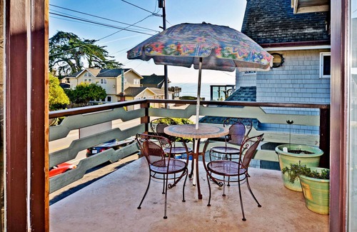 Eastside Santa Cruz House | Lighthouse at Twin Lakes Beach