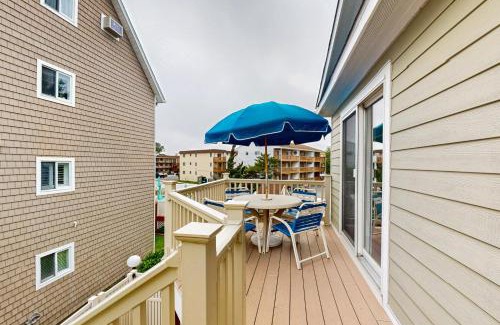 Caine Woods Apartment | Lighthouse Point Villas Unit 3