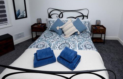 Scarborough City Centre Apartment | Lighthouse View - Amazing sea and beach view - Free Sky TV including Sports and Movies - Fast WIFI - Free Private Parking