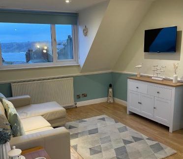 Scarborough Apartment | Lighthouse View, one min from harbour & beach