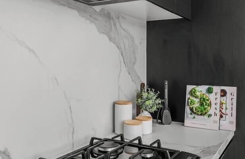 Wollongong CBD Apartment | Lightview Escape Amazing Vistas by North Beach