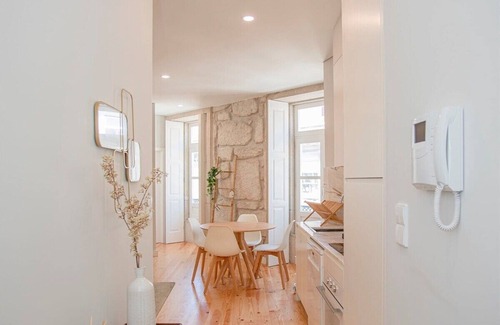 Centro / Baixa Apartment | Liiiving in Porto - Aliados Stone Apartment