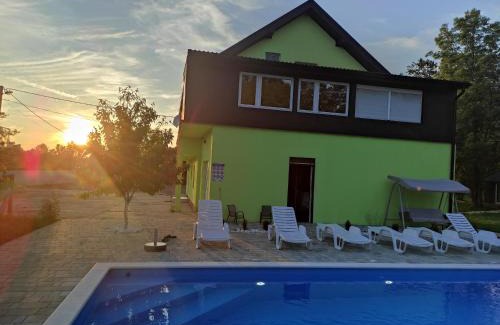 Lovinac House | Lika Relax and Party House with sauna, jacuzzi and outdoor heated swimming pool