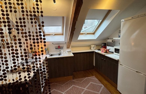 Sao Paulo Apartment | Like a cosy Log Cabin under the Oaktree