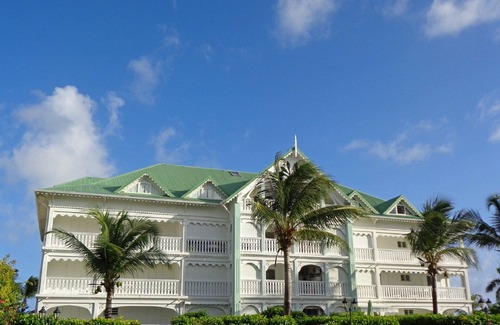 Saint-Francois Apartment | 'LIKE A HOUSE' with the BEACH AT THE END OF THE GARDEN Classification 5 * Standing