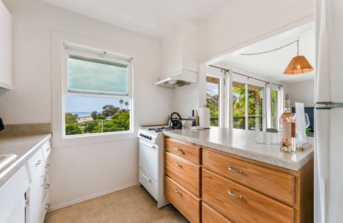 Summerland Apartment | Lillie`s Oceanview Duo! Oceanviews, Pet Friendly
