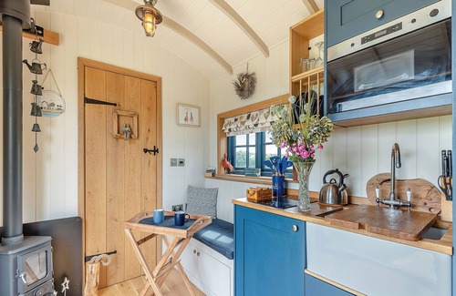 Redmile Cottage | Lillie's Shepherd Hut - UK50230
