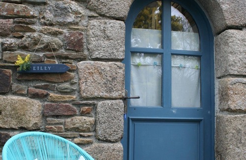 Callac House | Lilly, adorable little stone house for 3 people.