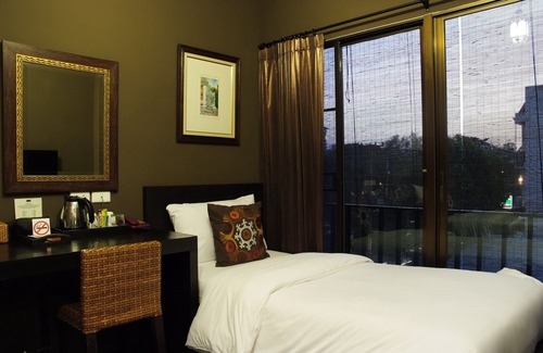 Chang Khlan Hotel | Lilu Chiangmai