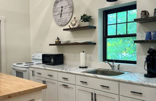 Ithaca House | Lily Hill VRBO