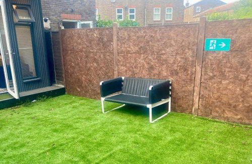 Thamesmead East House | Lily's Home - 4 Bedroom House