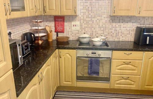 Thamesmead East House | Lily's Home - 4 Bedroom House