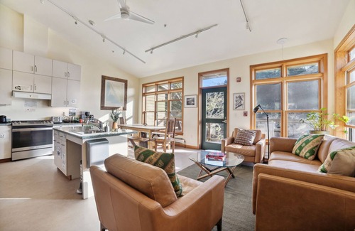 Point Reyes Station House | Limantour Lodge-Laguna House-Perfect for Families!