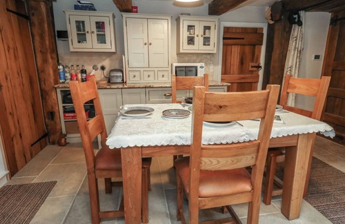 Poole Cottage | LIMBERLOST COTTAGE, character holiday cottage in Hamworthy