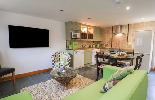 Clyst St Mary Cottage | LIME COTTAGE, family friendly, with a garden in Aylesbeare