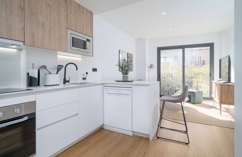 Collblanc y La Torrassa Apartment | Limehome Barcelona Plaça Pirineus