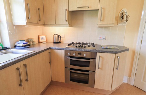 Keswick House | LIMHUS COTTAGE, pet friendly, with a garden in Keswick