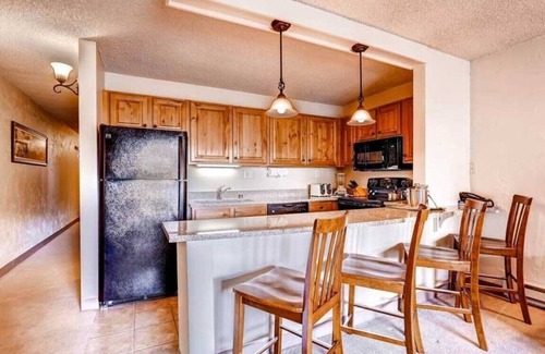 Vail Condo | *Limited Offer* Perfect Vail Village Condo - Easy Walk/Free Shuttle to Village