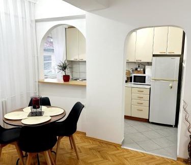 Centar Apartment | Lina's Apartment -Modern & Cozy Central Skopje