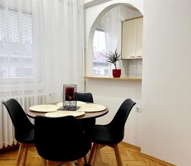 Centar Apartment | Lina's Apartment -Modern & Cozy Central Skopje