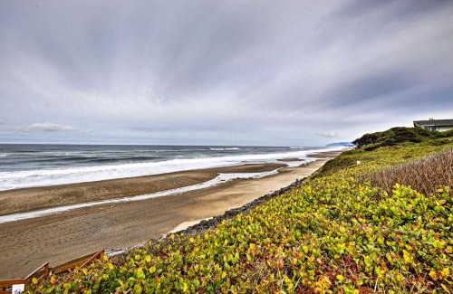 Lincoln Beach Apartment | Lincoln Beach Condo with Balcony and Ocean Views!