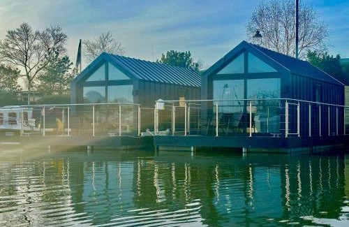 Lincoln Apartment | Lincoln Floating Holidays