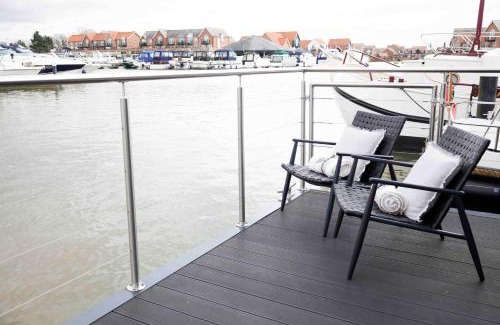 Lincoln Apartment | Lincoln Floating Holidays
