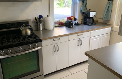 Linden Hills Apartment | Linden Hills Lake Apt - 2 blocks to Lake Harriet & Bde Maka Ska