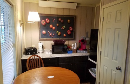 Georgetown Cottage | Linden Place is a new gated Cabin located in the middle of Bluegrass Horse Farms