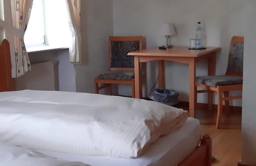 Ayl Bed & Breakfast | Linden's Pension-Restaurant - Double Shower/WC