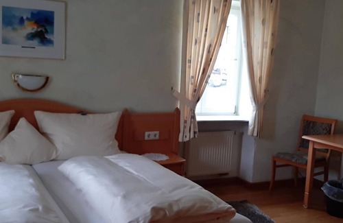 Ayl Bed & Breakfast | Linden's Pension-Restaurant - Double Shower/WC
