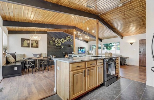 Central Colorado Springs House | Lion Lodge! Game Room, Hot Tub & Fire Pit