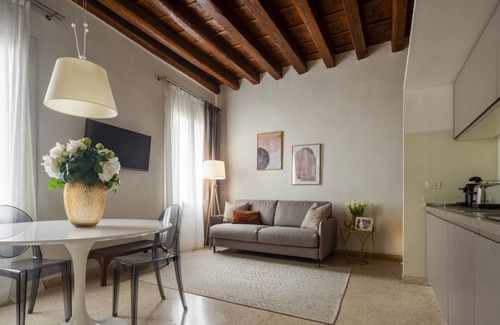 Castello Apartment | Lion Palace Junior Suite R&R