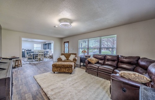 Lebanon House | Lisas place. Cozy gathering place nestled in the heart of Lebanon Mo