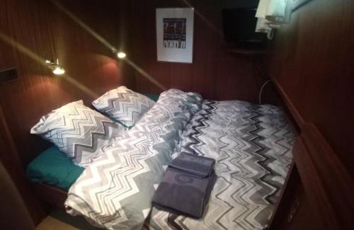 Malestroit Boat Rental | Lisbeth 1902