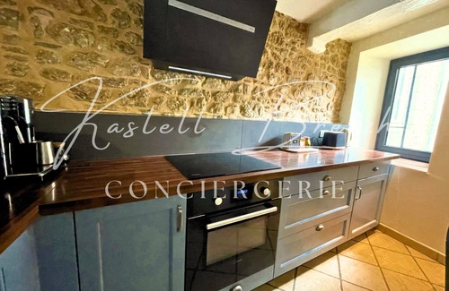 Guingamp House | Listed 17th century town house in the heart of the historic center