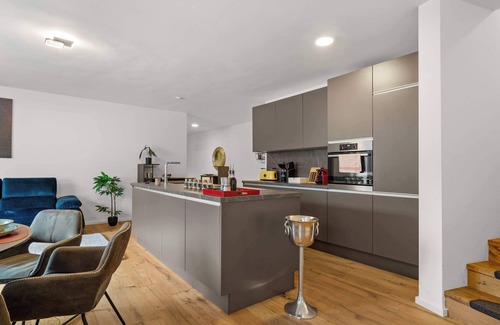 Hemsbach Apartment | Lit Living: Luxury Neubau - Perfekt für Gruppen