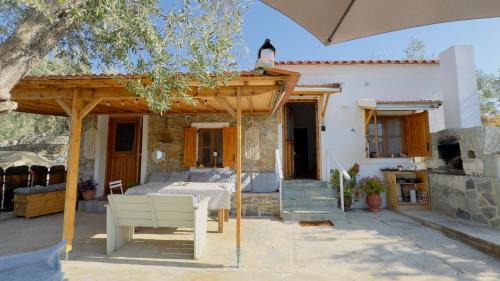 Plomari House | Lithos Estate Plomari