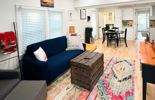 Hudson House | Little Atlantic welcomes your cheerful stay! 5 minutes to Warren St