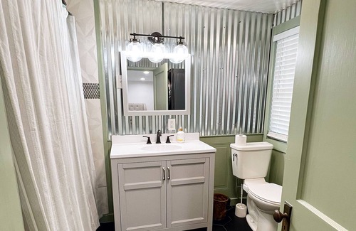 Hudson House | Little Atlantic welcomes your cheerful stay! 5 minutes to Warren St