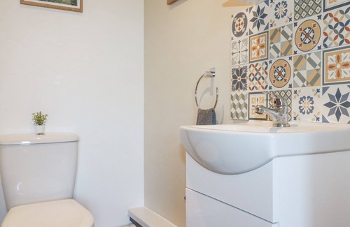 Penryn Cottage | LITTLE AVALON, character holiday cottage, with open fire in Penryn